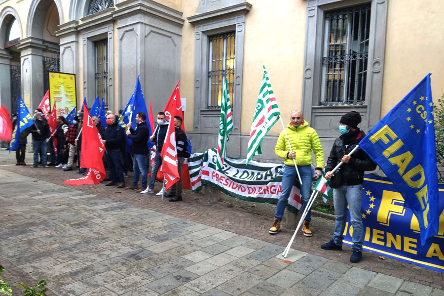 Lavoratori igiene ambientale in sciopero