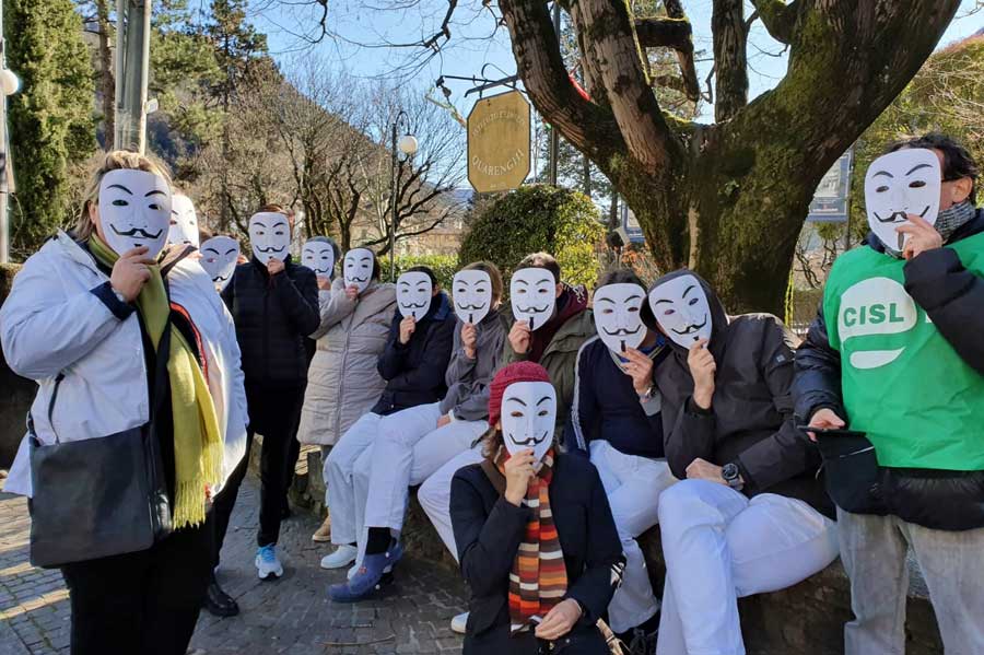I lavoratori anonimi della sanità privata in protesta a San Pellegrino