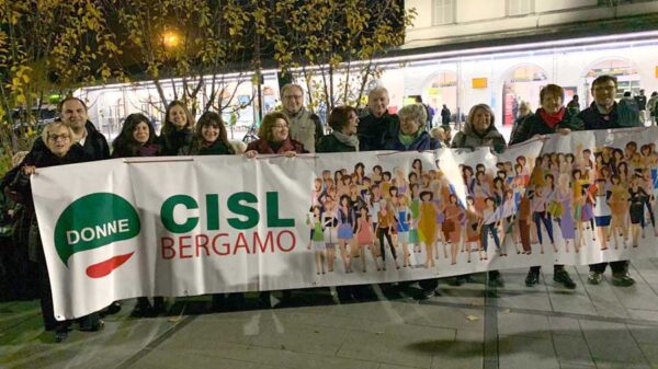 La Cisl Bergamo in piazza contro la violenza sulle donne