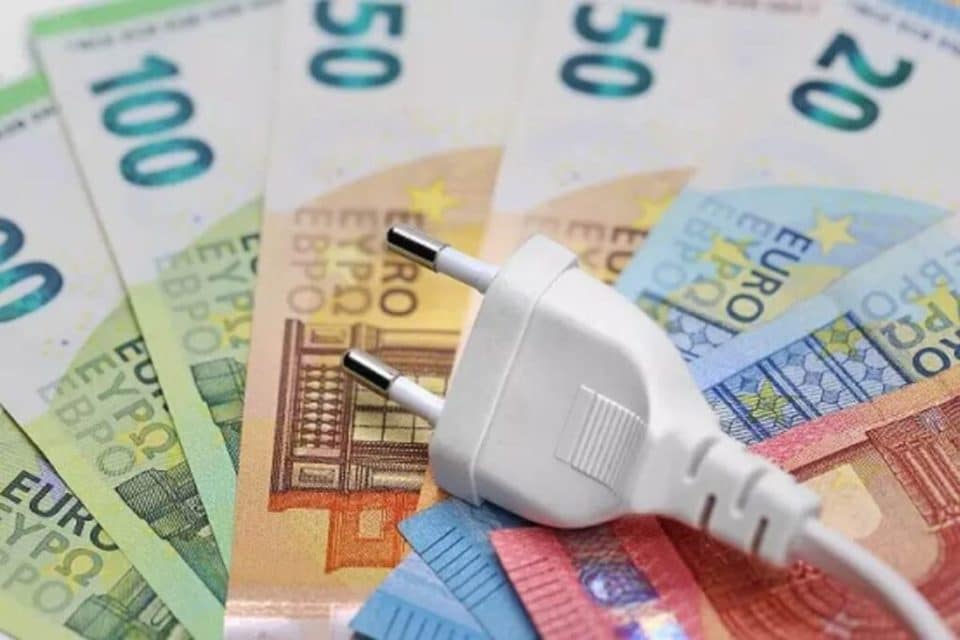 Bollette. Le misure per le famiglie previste dal Consiglio dei Ministri