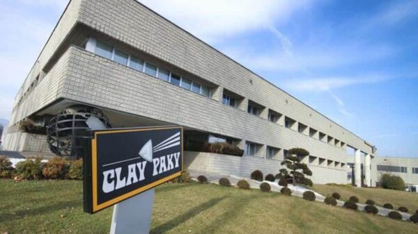 Clay Paky annuncia uscite volontarie