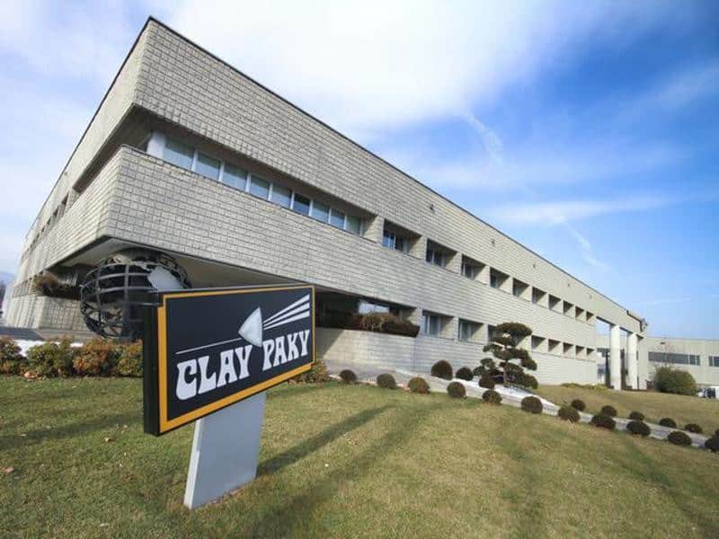 Clay Paky annuncia uscite volontarie