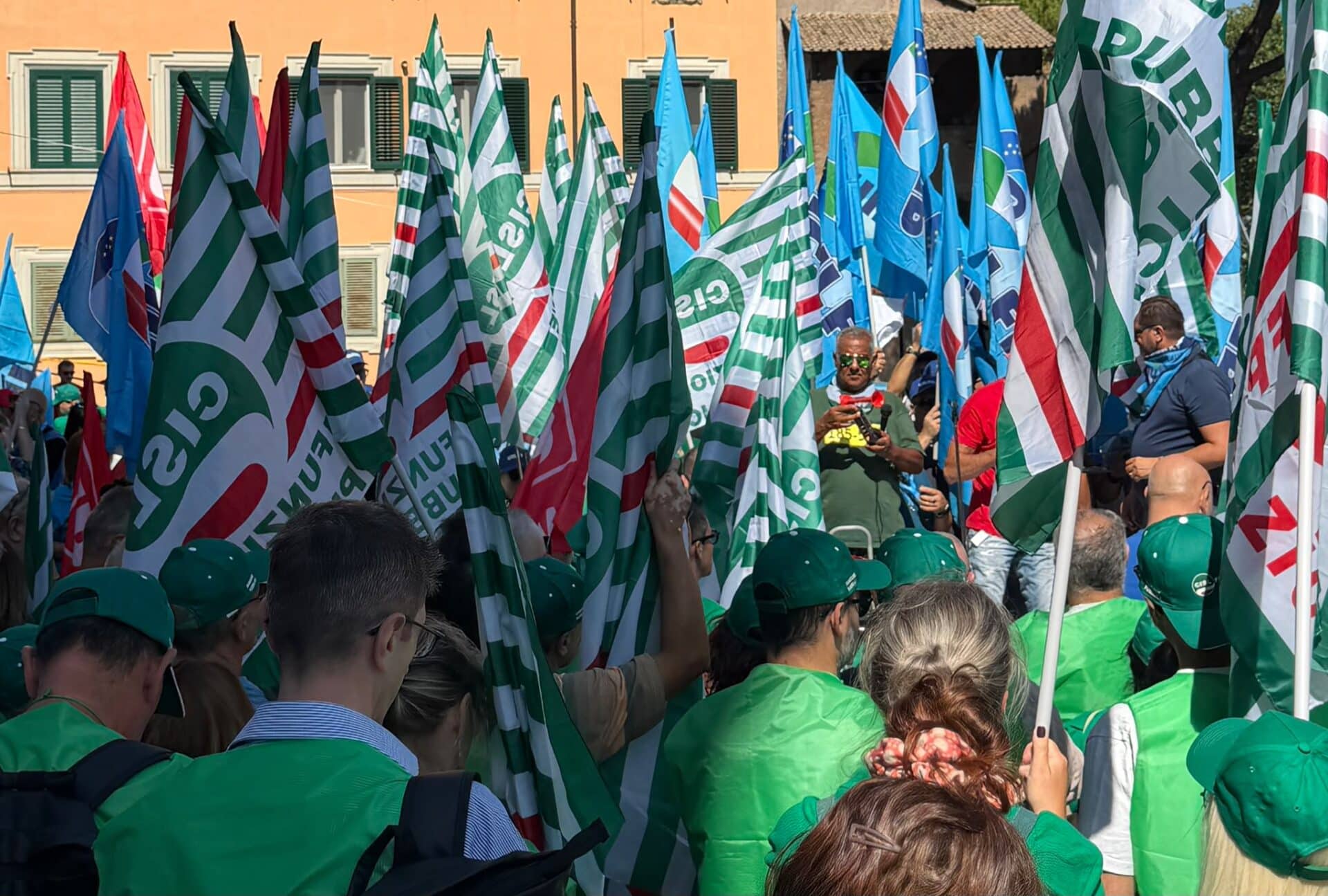 Alle cliniche private nuovi fondi mentre ai lavoratori nessun nuovo contratto